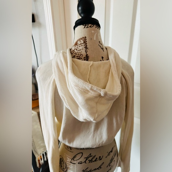 Ribbed Cropped Zip-up Hoodie - Picture 3 of 10